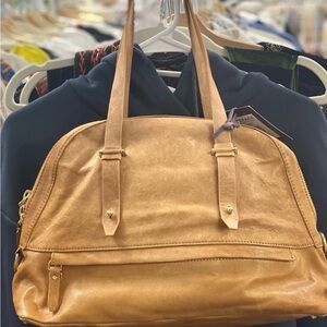Elegant Tan Leather Shoulder Bag